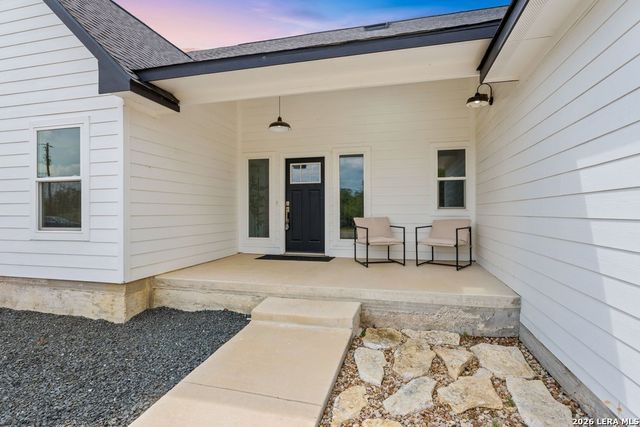 1090 Arcadia Dr, Canyon Lake, TX 78133