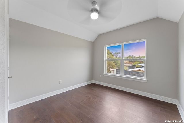 1090 Arcadia Dr, Canyon Lake, TX 78133