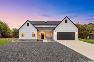 1090 Arcadia Dr, Canyon Lake, TX 78133