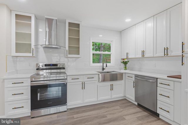 210 S SHENANDOAH AVE, Front Royal, VA 22630