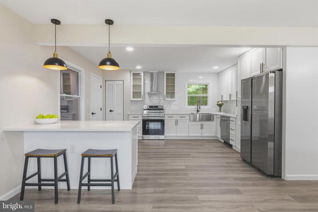 210 S SHENANDOAH AVE, Front Royal, VA 22630