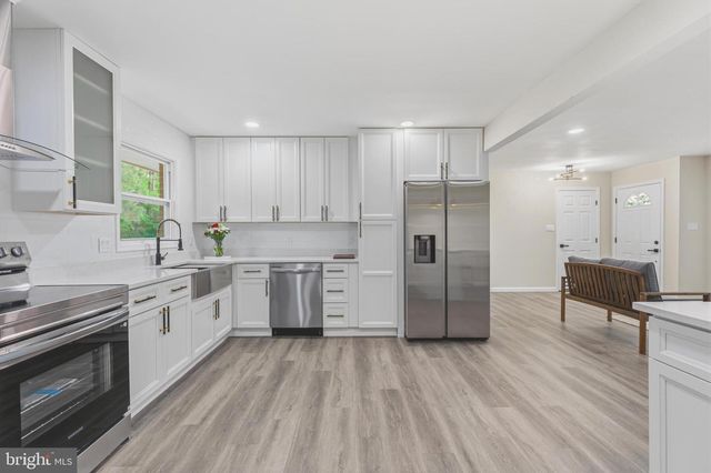 210 S SHENANDOAH AVE, Front Royal, VA 22630