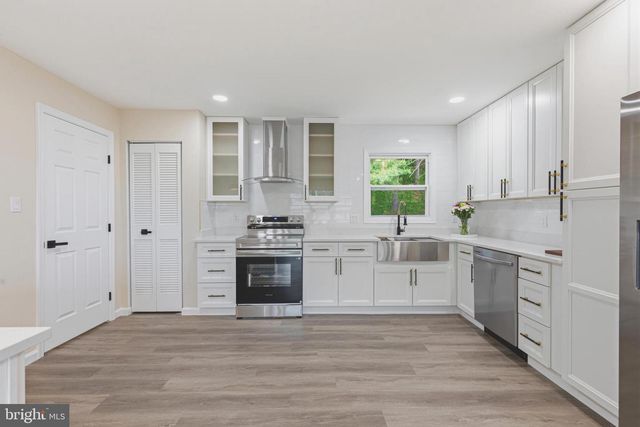 210 S SHENANDOAH AVE, Front Royal, VA 22630