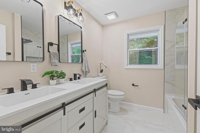 210 S SHENANDOAH AVE, Front Royal, VA 22630