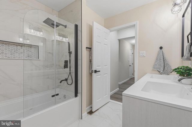 210 S SHENANDOAH AVE, Front Royal, VA 22630