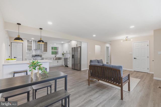 210 S SHENANDOAH AVE, Front Royal, VA 22630