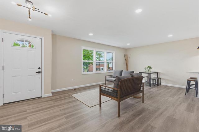 210 S SHENANDOAH AVE, Front Royal, VA 22630