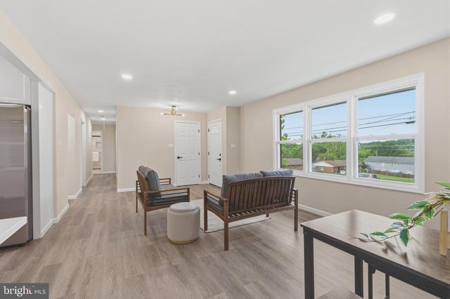 210 S SHENANDOAH AVE, Front Royal, VA 22630