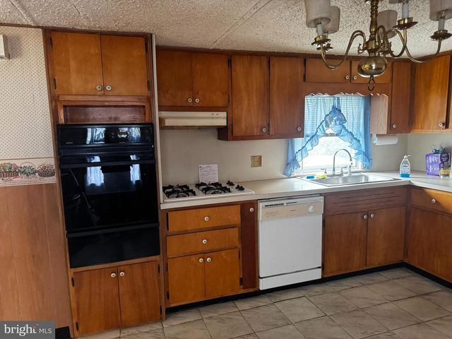 100 ROBERTS, Toms River, NJ 08755