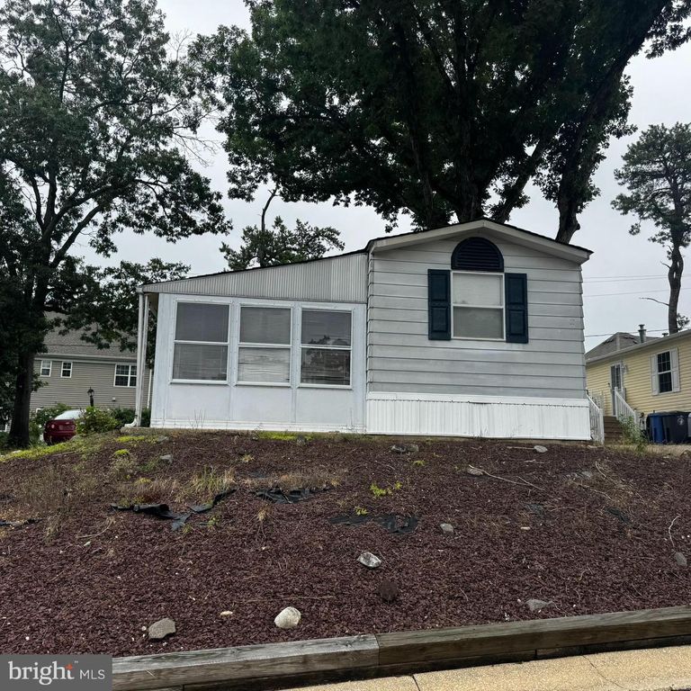 100 ROBERTS, Toms River, NJ 08755