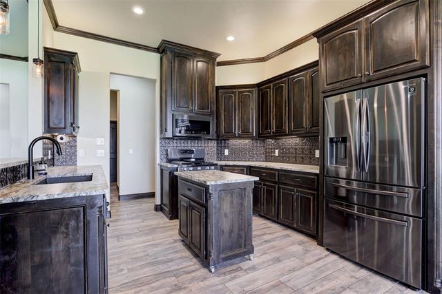 12859 Meadow Ridge Drive, Shawnee, OK 74804