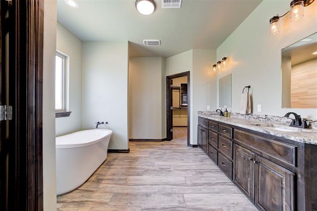 12859 Meadow Ridge Drive, Shawnee, OK 74804