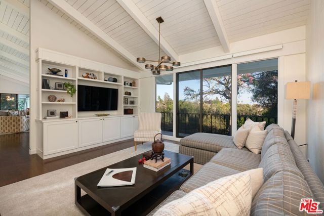 204 Ashdale Place, Los Angeles, CA 90049