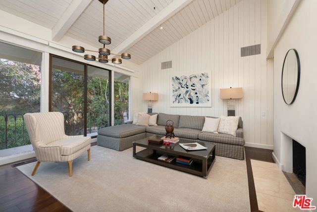 204 Ashdale Place, Los Angeles, CA 90049
