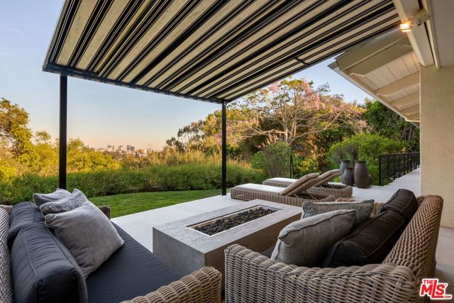 204 Ashdale Place, Los Angeles, CA 90049
