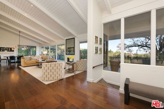204 Ashdale Place, Los Angeles, CA 90049