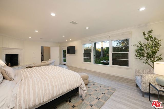 204 Ashdale Place, Los Angeles, CA 90049