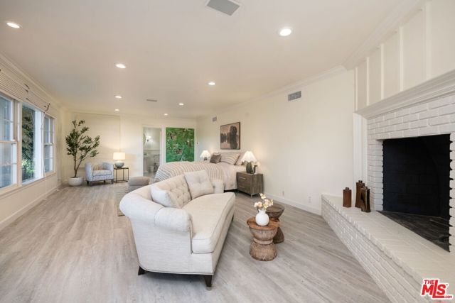 204 Ashdale Place, Los Angeles, CA 90049