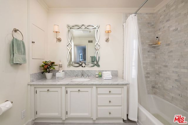 204 Ashdale Place, Los Angeles, CA 90049