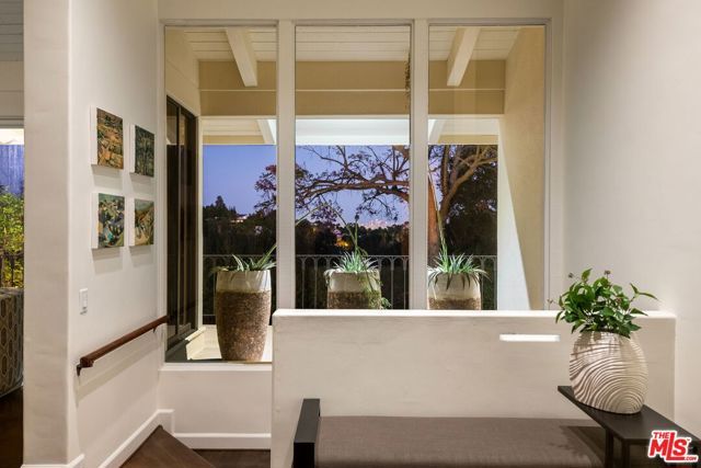 204 Ashdale Place, Los Angeles, CA 90049