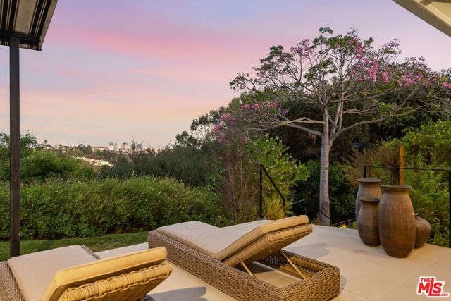 204 Ashdale Place, Los Angeles, CA 90049