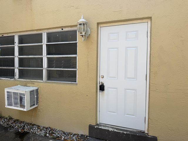 1004 NW 2nd Street 1, Fort Lauderdale, FL 33311