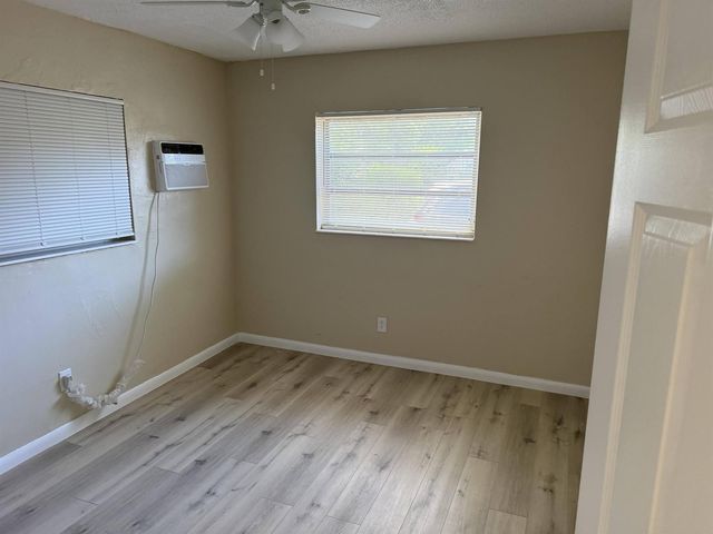 1004 NW 2nd Street 1, Fort Lauderdale, FL 33311