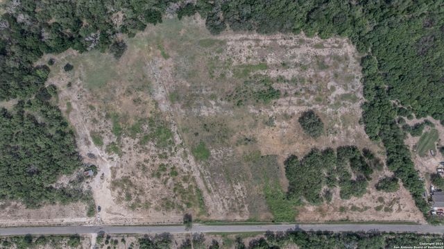 1379 County Road 772, Natalia, TX 78059