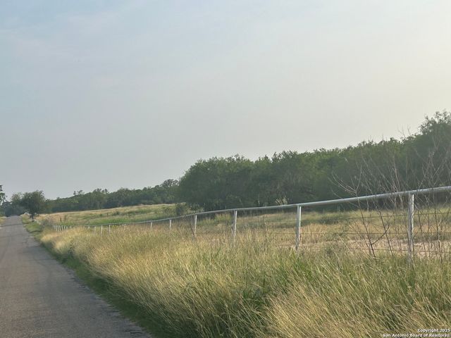 1379 County Road 772, Natalia, TX 78059