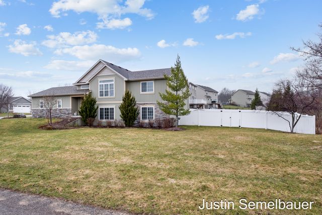 8726 Rainbows End Road SE, Caledonia, MI 49316