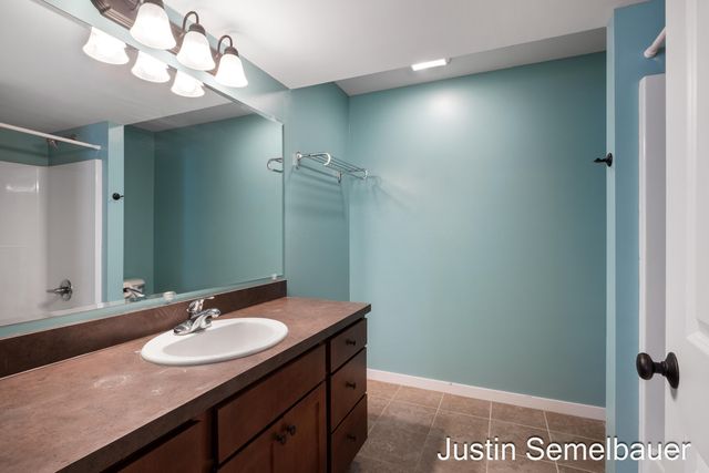 8726 Rainbows End Road SE, Caledonia, MI 49316