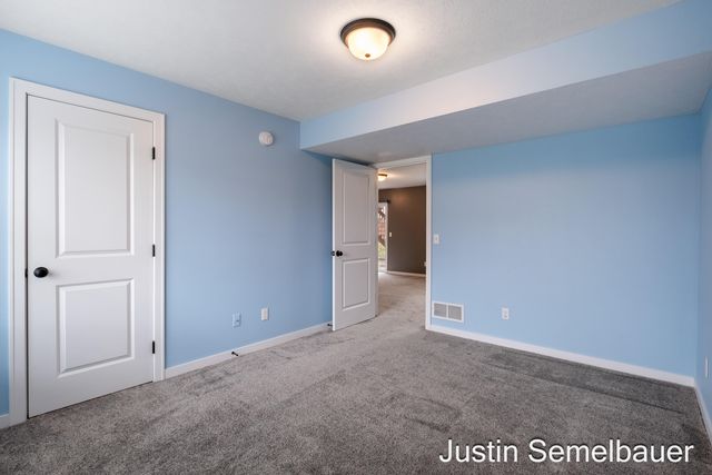 8726 Rainbows End Road SE, Caledonia, MI 49316