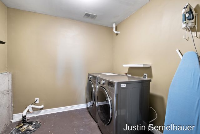 8726 Rainbows End Road SE, Caledonia, MI 49316