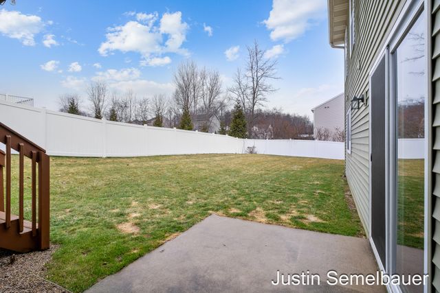 8726 Rainbows End Road SE, Caledonia, MI 49316