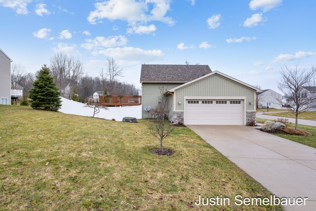 8726 Rainbows End Road SE, Caledonia, MI 49316