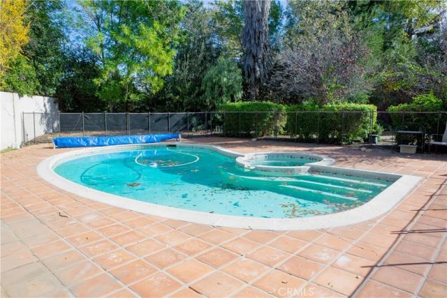 5200 Valley Circle Boulevard, Woodland Hills, CA 91367