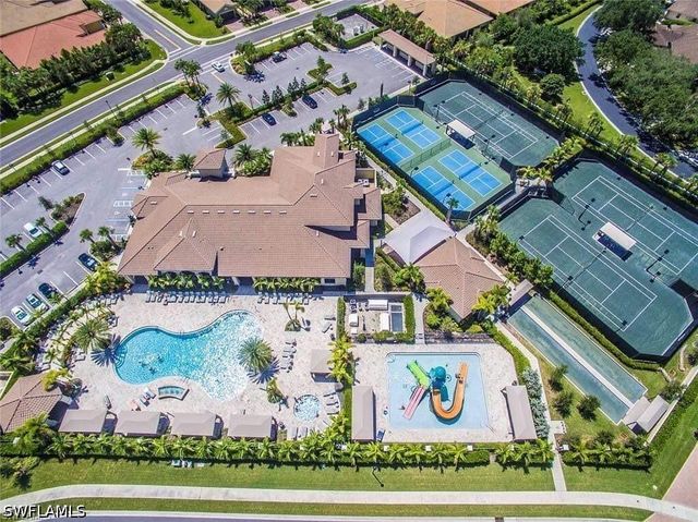 13728 Luna DR, Naples, FL 34109
