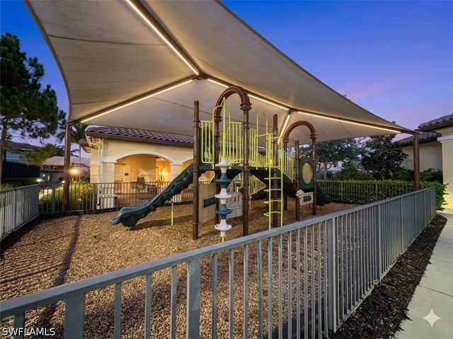 13728 Luna DR, Naples, FL 34109