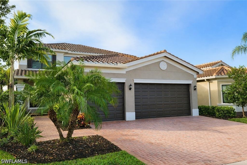 13728 Luna DR, Naples, FL 34109