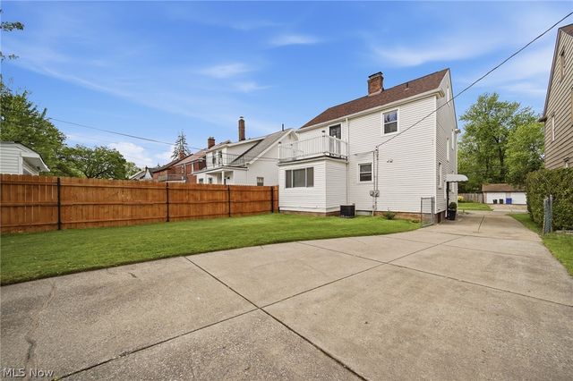 2231 Brockway Road, University Heights, OH 44118