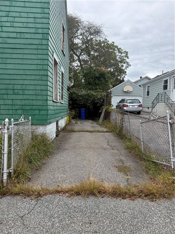46 Monroe Avenue, Bristol, RI 02809