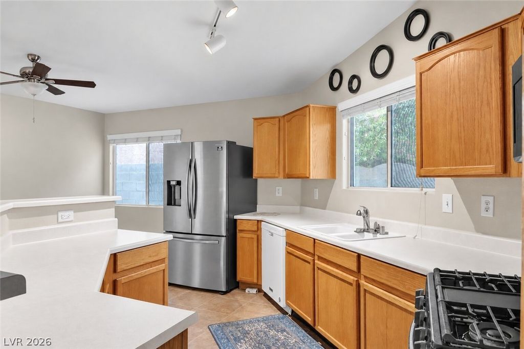5196 Jewel Canyon Drive, Las Vegas, NV 89122 — photo 4