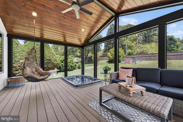 1115 WOODSTOCK LN, West Chester, PA 19382