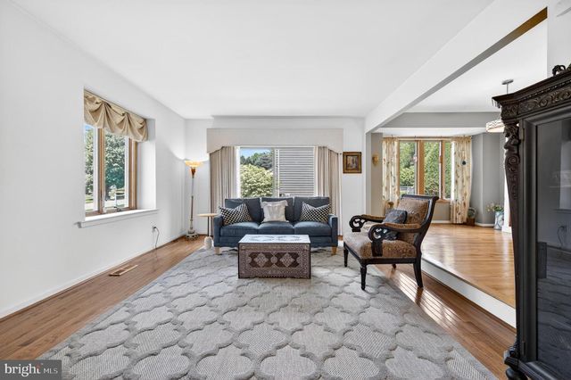 1115 WOODSTOCK LN, West Chester, PA 19382