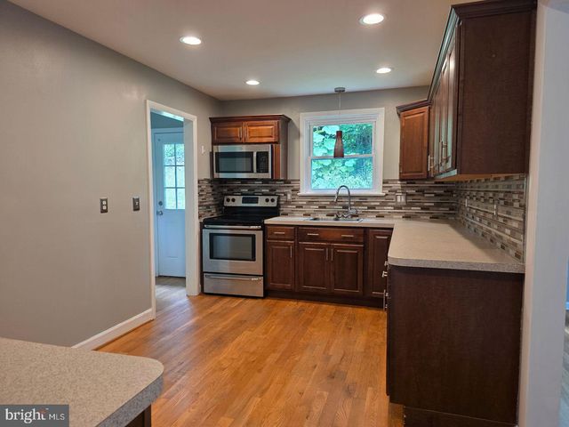24 FREMONT RD, Newark, DE 19711