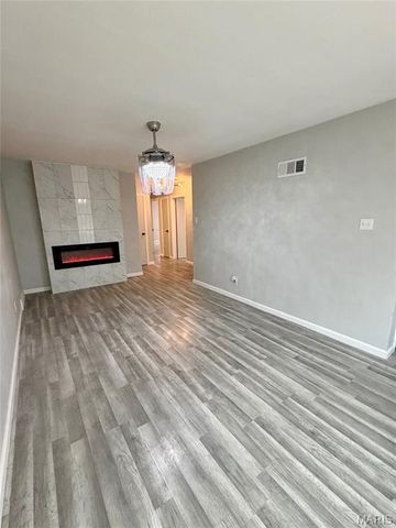 831 Hornsby, St Louis, MO 63147