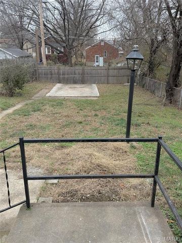 831 Hornsby, St Louis, MO 63147