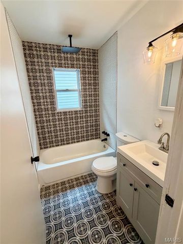 831 Hornsby, St Louis, MO 63147