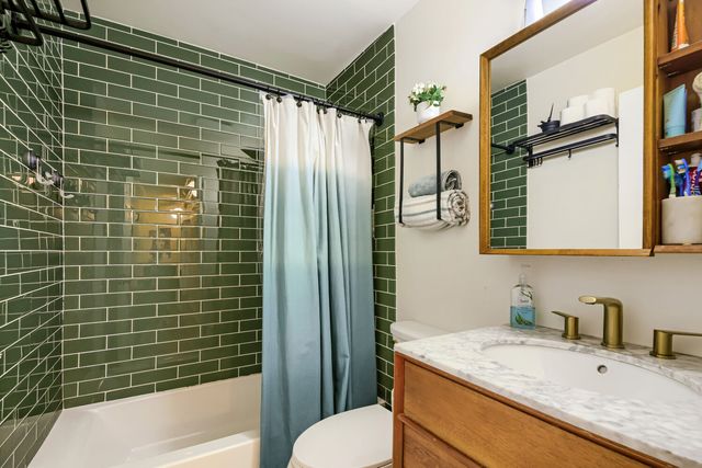 1410 W Sherwin Avenue B, Chicago, IL 60626