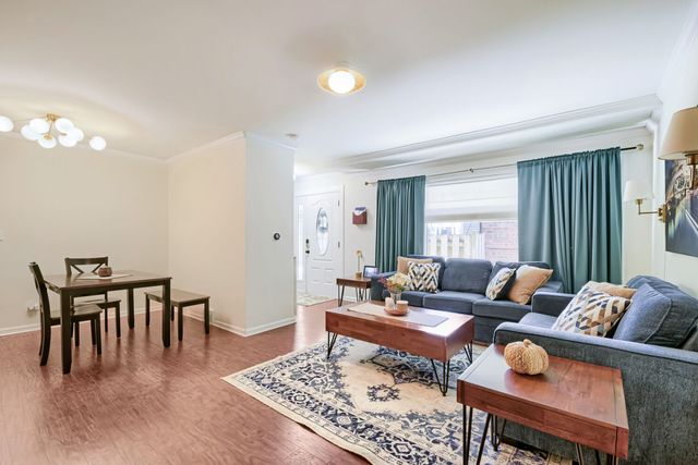 1410 W Sherwin Avenue B, Chicago, IL 60626